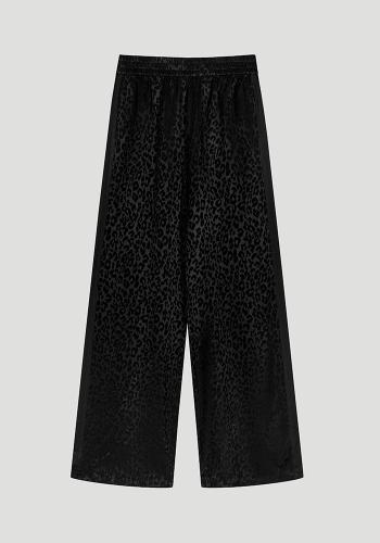 OH_APRIL_Saela_Trackpants_Leo_Black_6