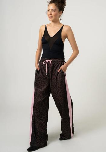 Oh_April_Kael_Trackpants_Leo_Mocha_1.jpg