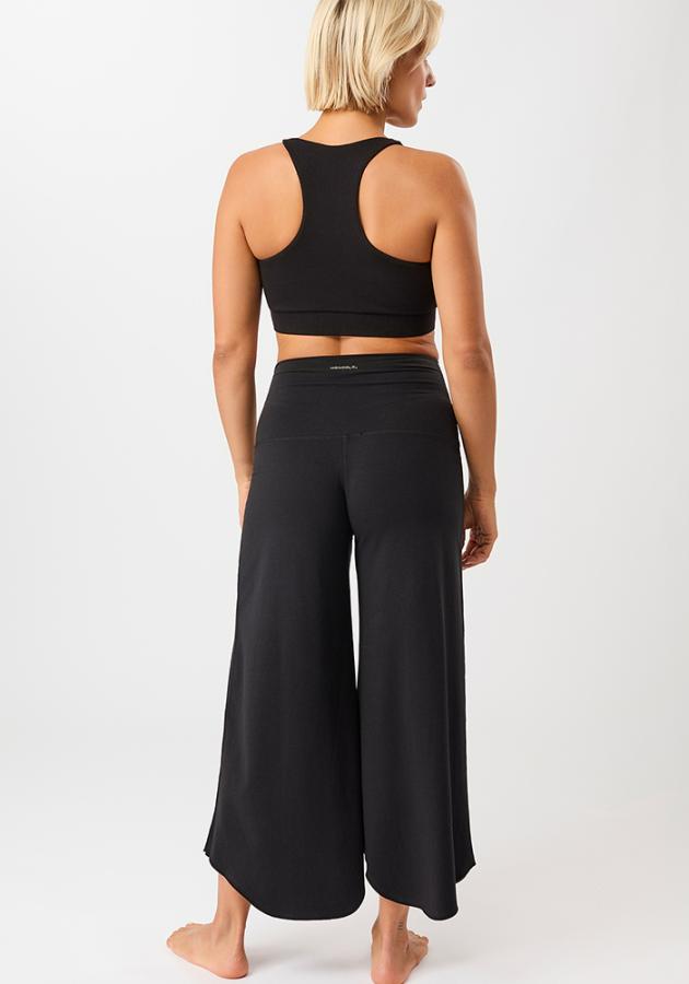 MANDALA_YOGAWEAR_Roll_Down_Tulip_Pants_Black_2.jpg