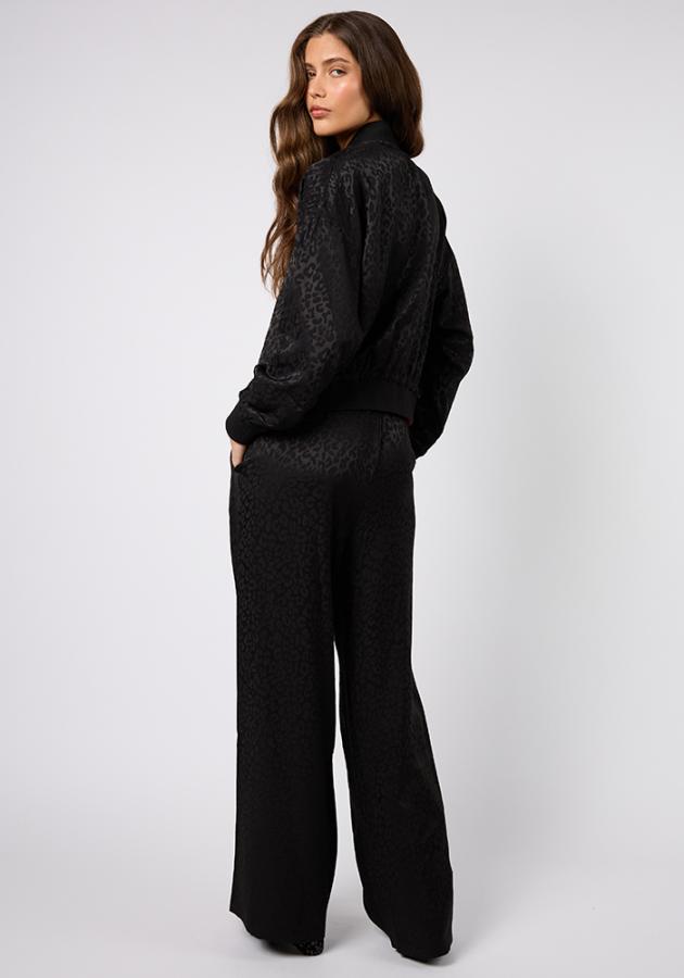 OH_APRIL_Saela_Trackpants_Leo_Black_3