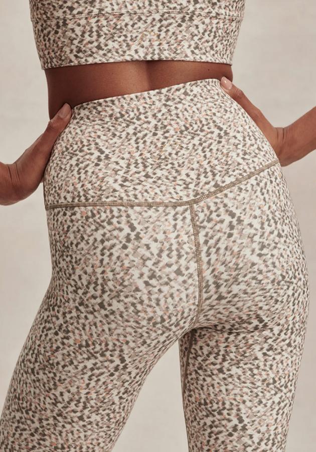 VARLEY_FreeSoft_High_Rise_Legging_25_Ivory_Abstract_Feather_5